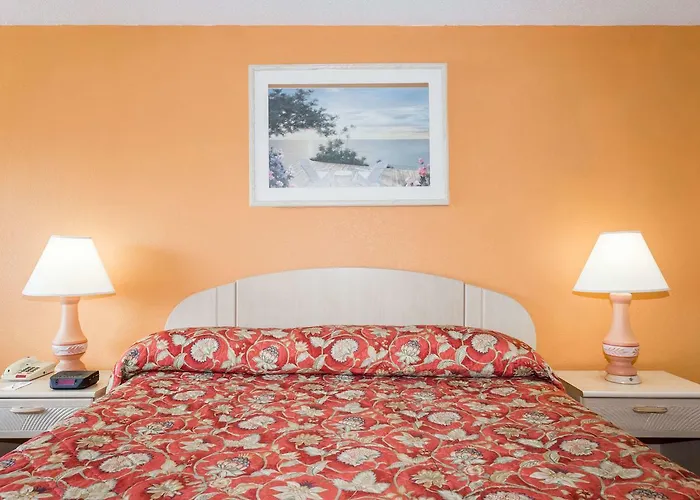 Motel: Bradbury Inn & Suites